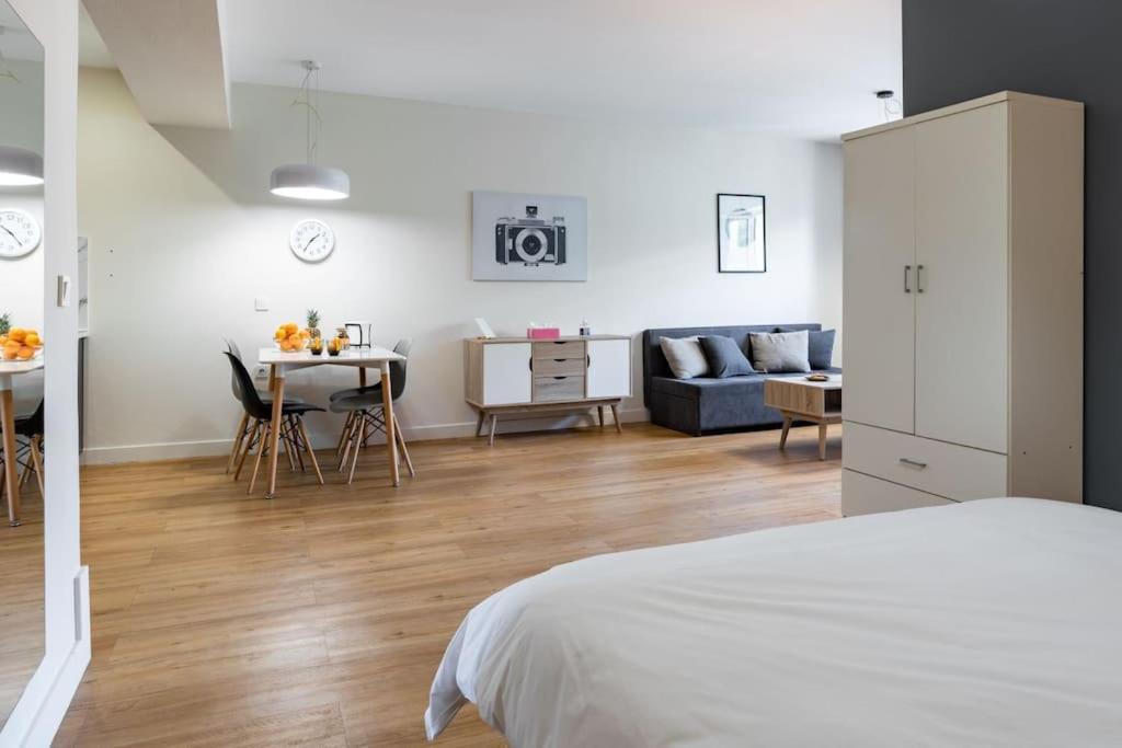 Large Comfy, Modern Studio 5 Min To Acropolis Афіни Екстер'єр фото